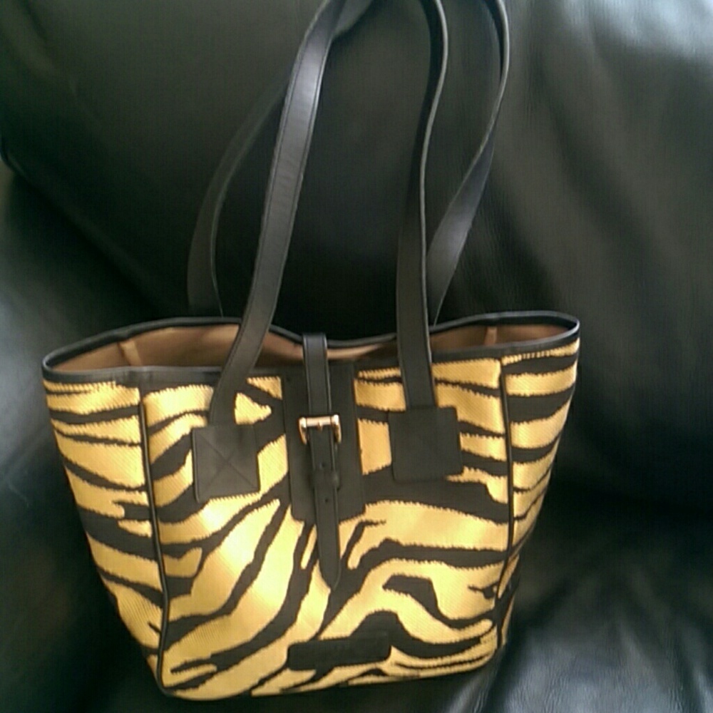 SOLD!RARE DOONEY BOURKE AUTHENTIC LEATHER TOTE…